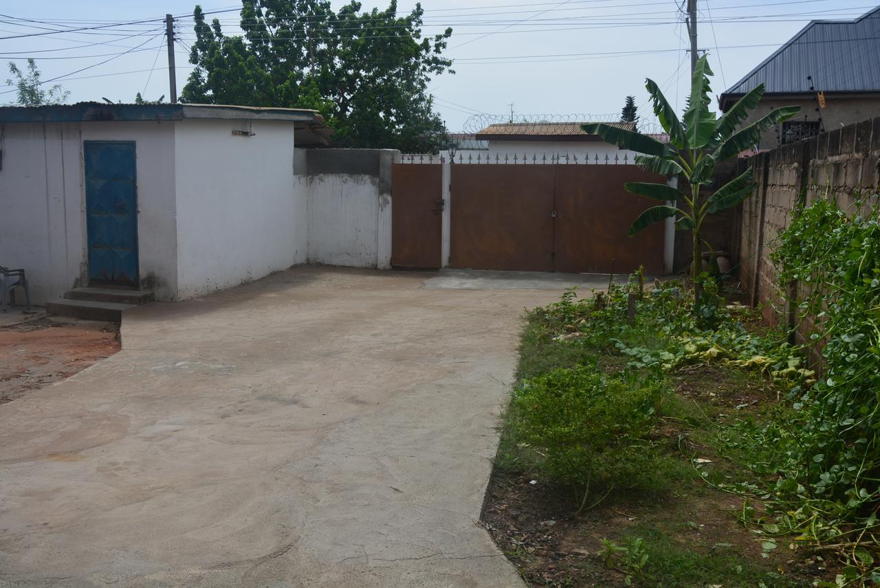 The Accra Backpackers Hostel Buitenkant foto
